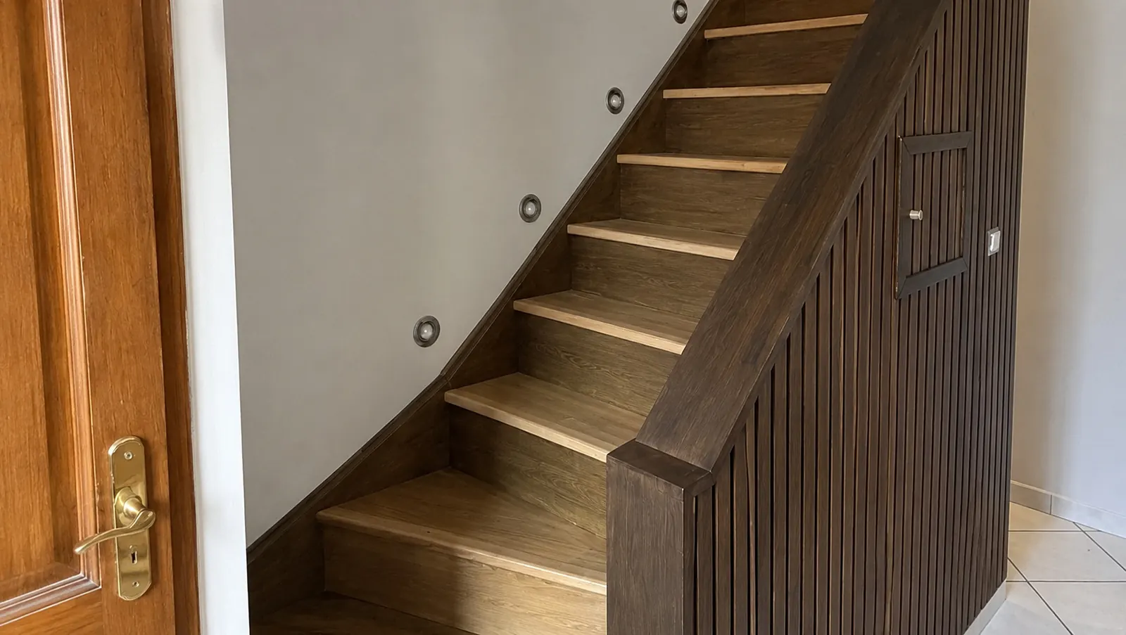 Escalier après rénovation complète — Chrono Pose