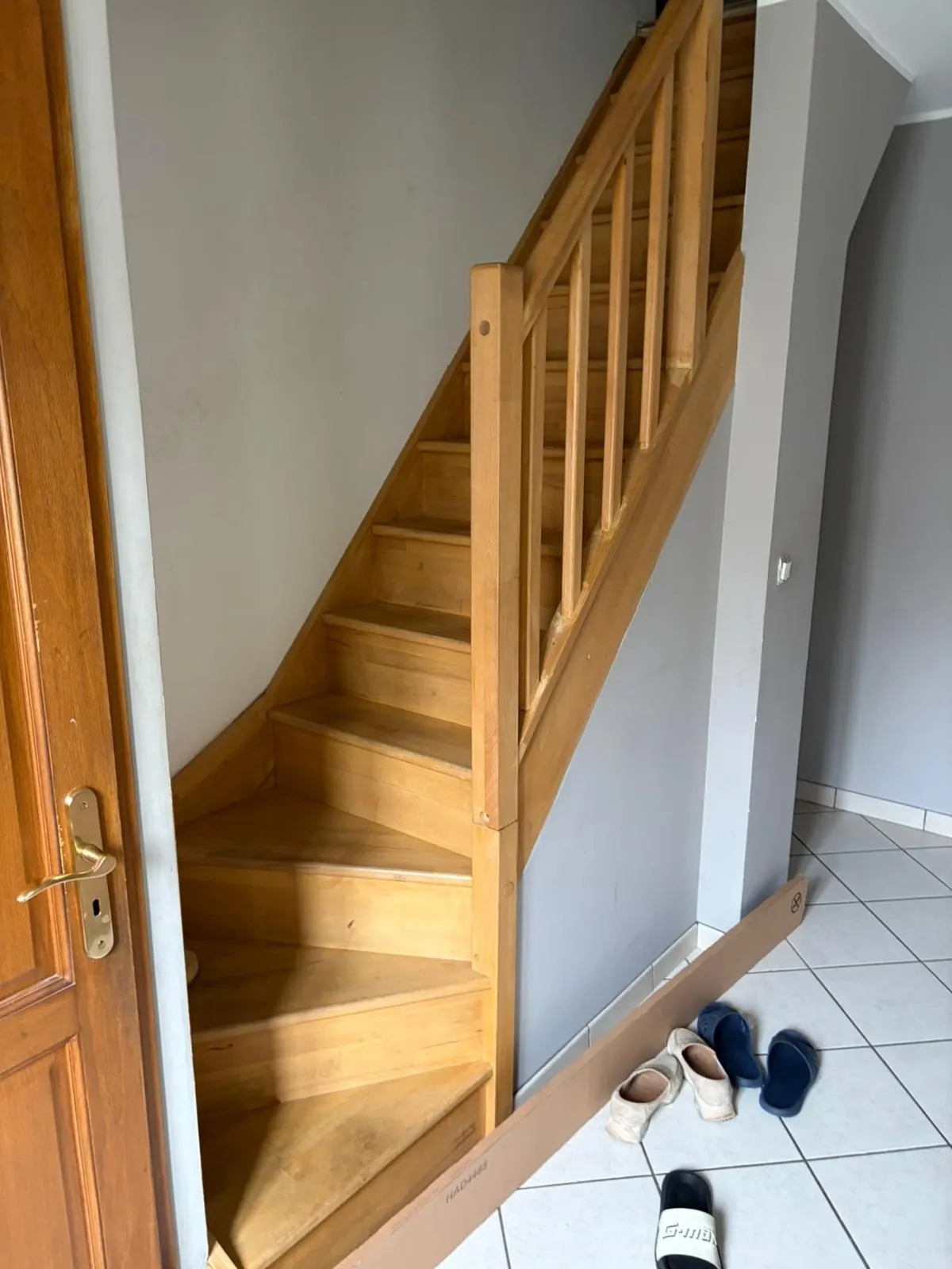 Escalier avant rénovation — Chrono Pose